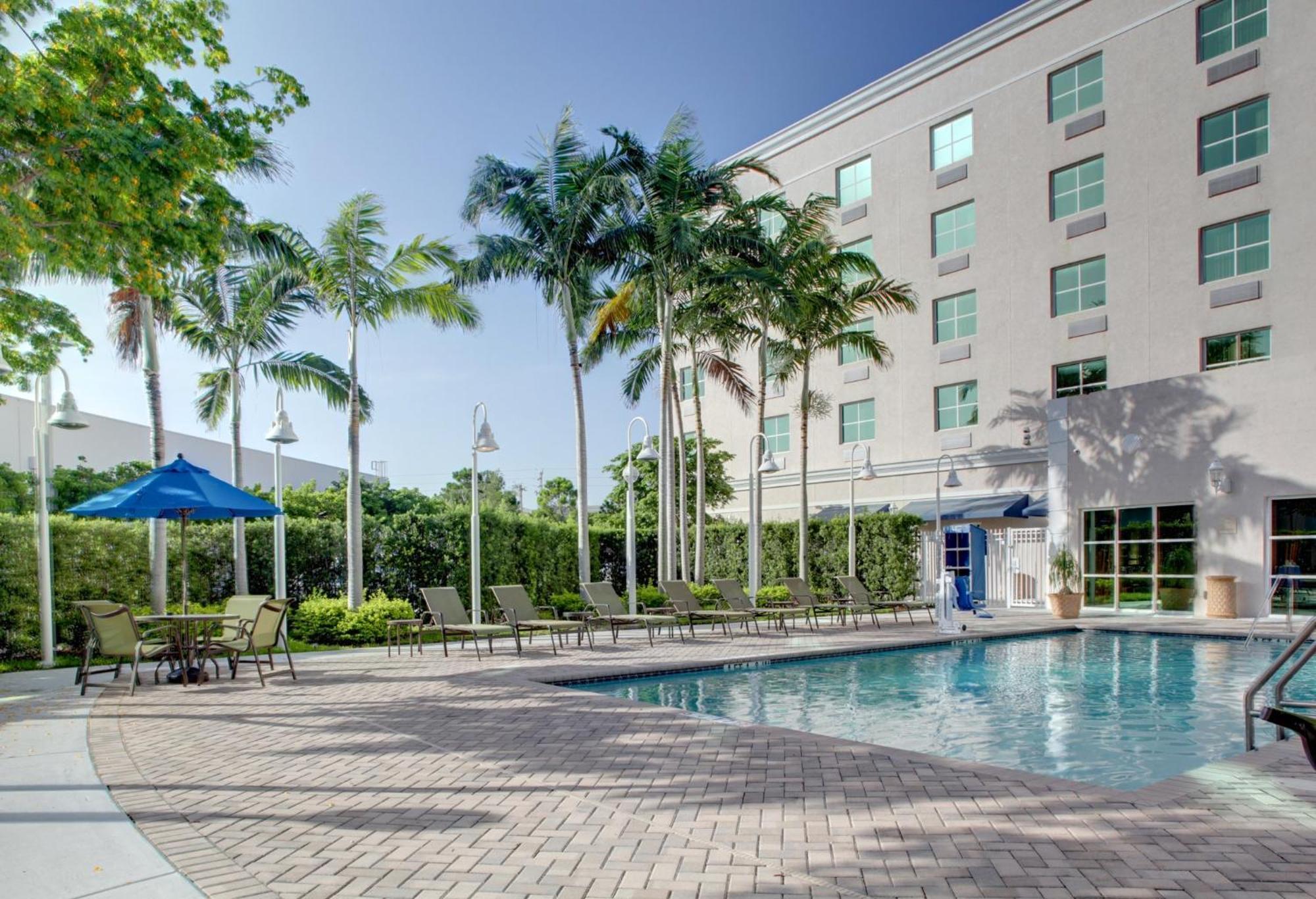 Holiday Inn Express & Suites Miami Kendall By Ihg Country Walk Экстерьер фото