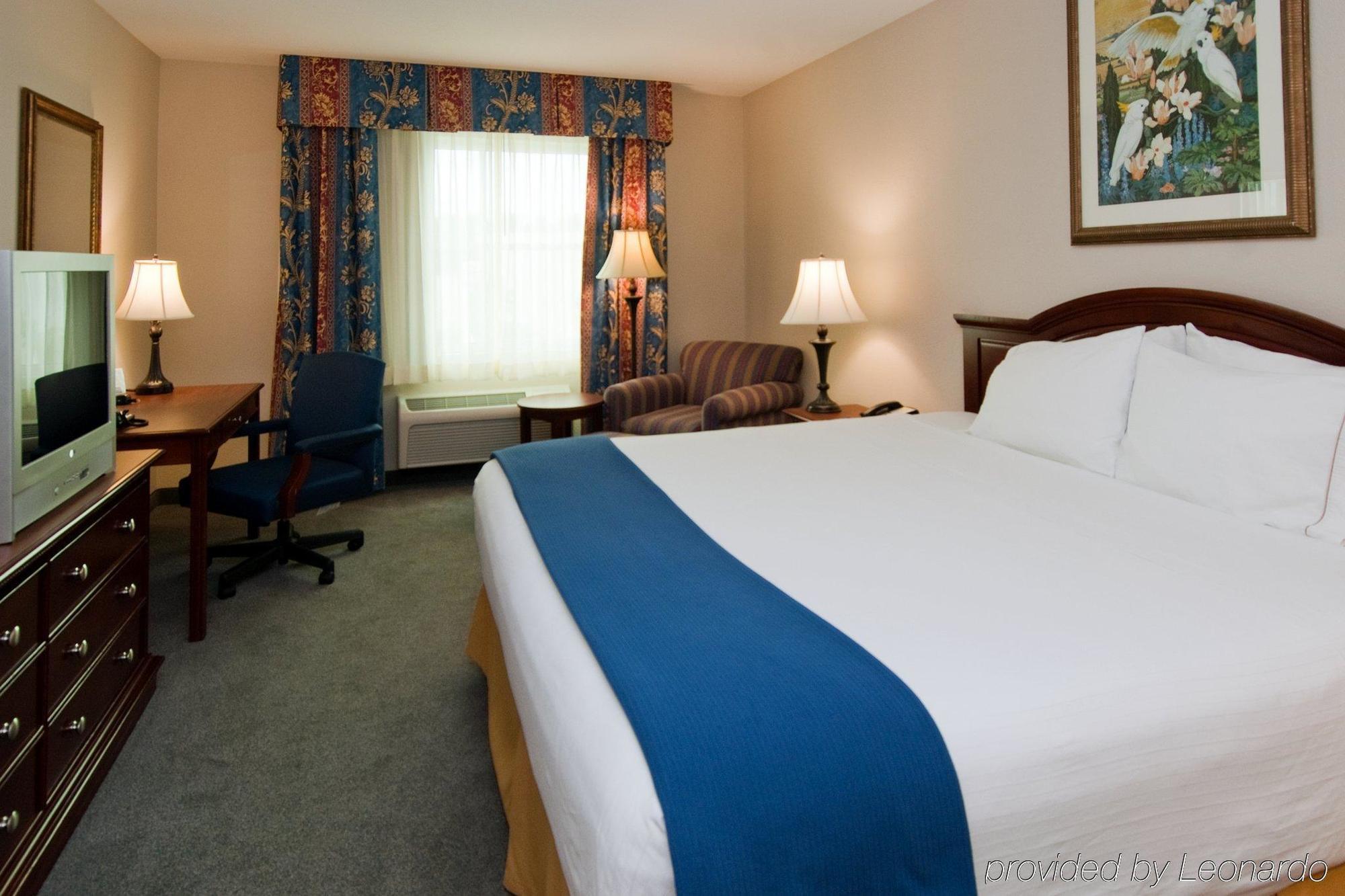 Holiday Inn Express & Suites Miami Kendall By Ihg Country Walk Номер фото