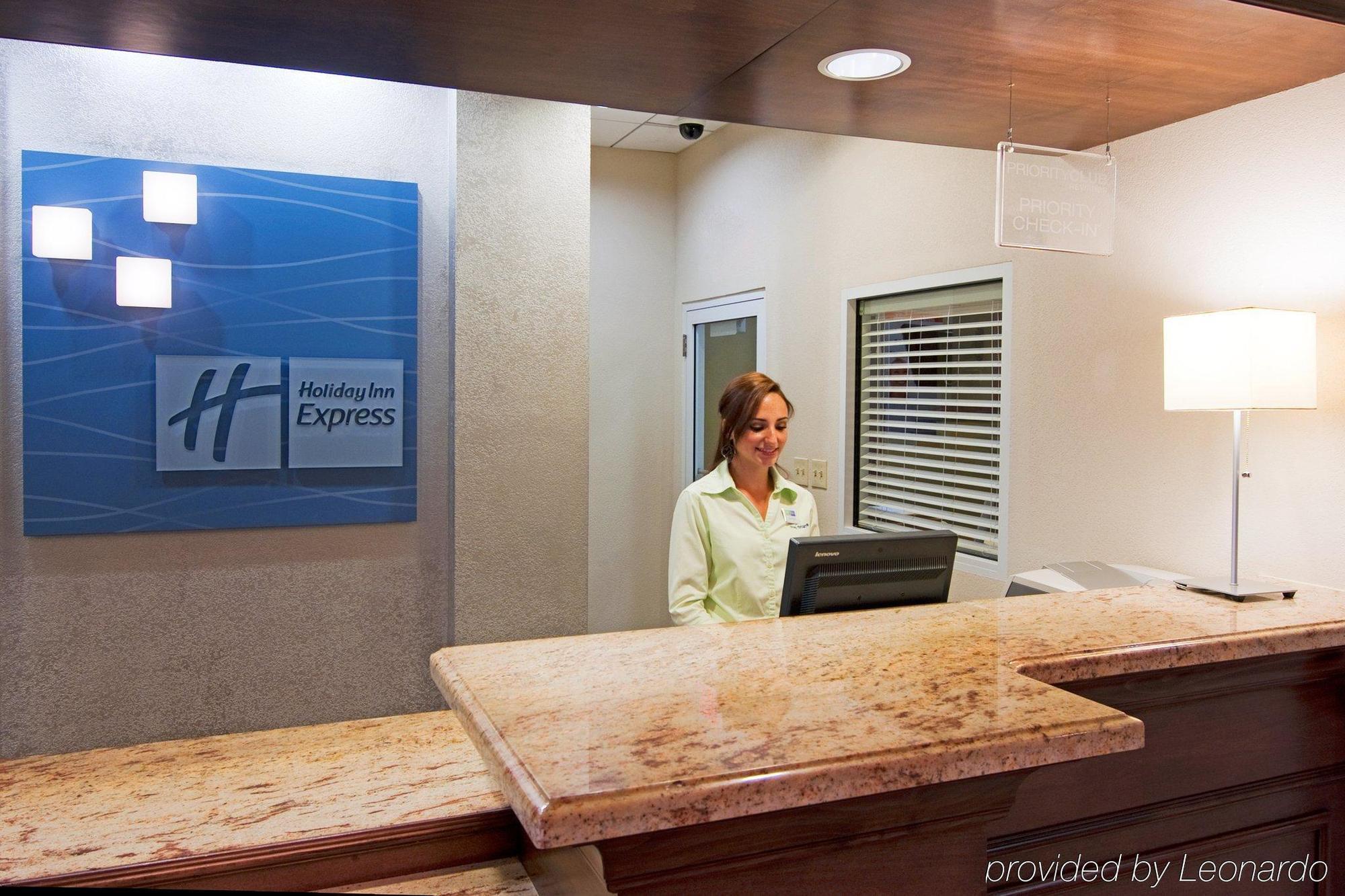Holiday Inn Express & Suites Miami Kendall By Ihg Country Walk Интерьер фото