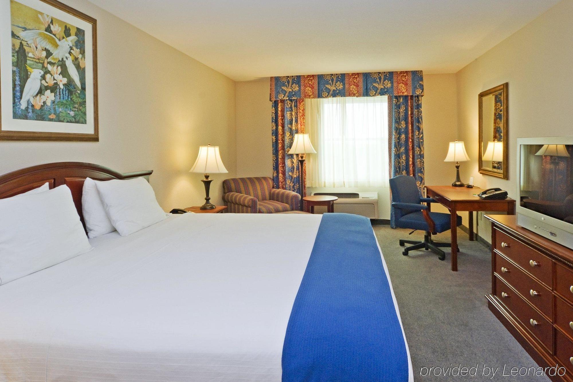Holiday Inn Express & Suites Miami Kendall By Ihg Country Walk Номер фото