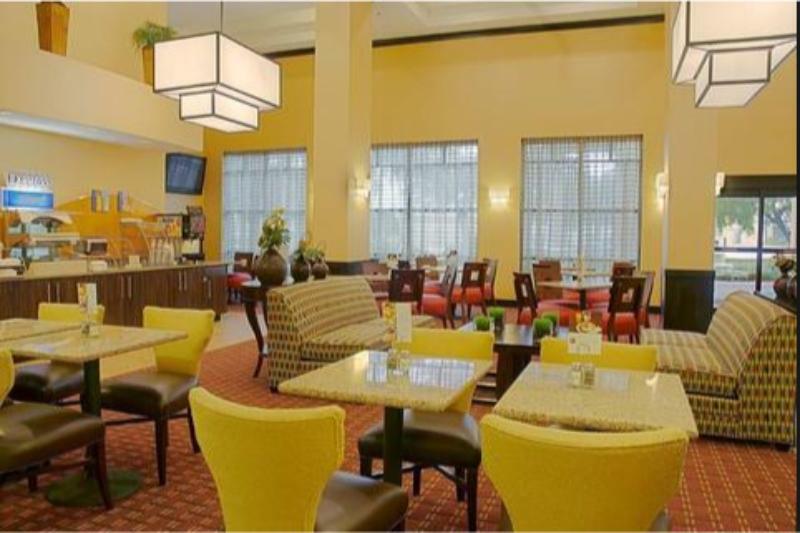 Holiday Inn Express & Suites Miami Kendall By Ihg Country Walk Экстерьер фото