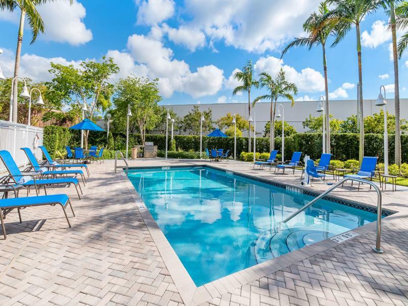 Holiday Inn Express & Suites Miami Kendall By Ihg Country Walk Экстерьер фото